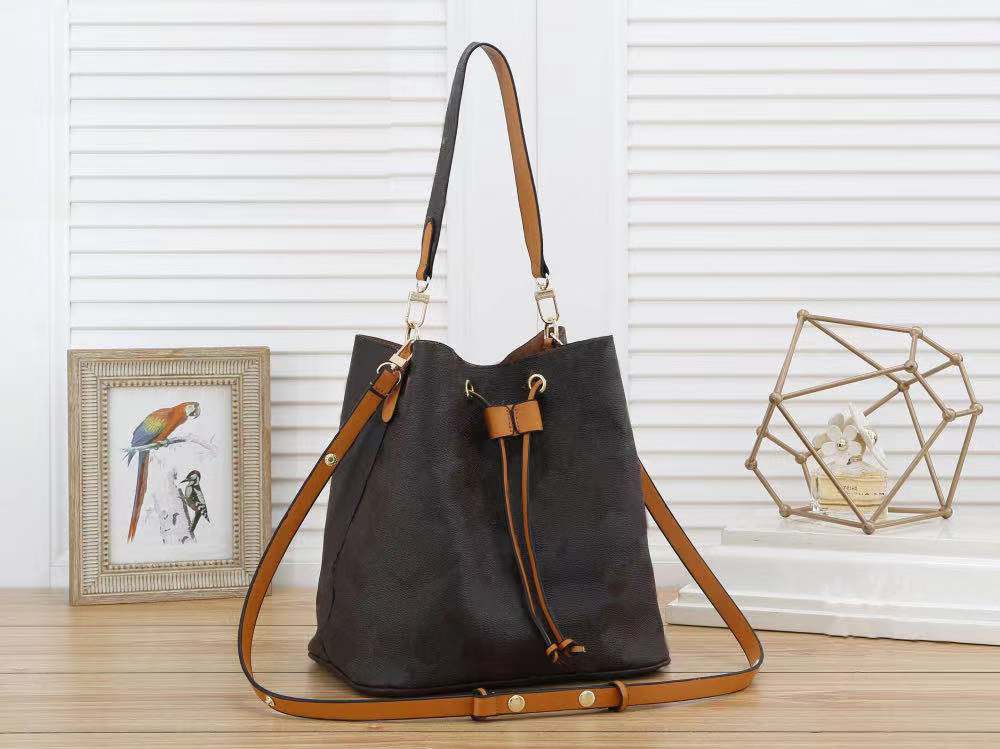 2021 latest backpack shoulder bag temperament cross body cowboy spring travel special schoolbag for female students 8232, Red
2021 latest backpack shoulder bag temperament cross body cowboy spring travel special schoolbag for female students 8232, Red