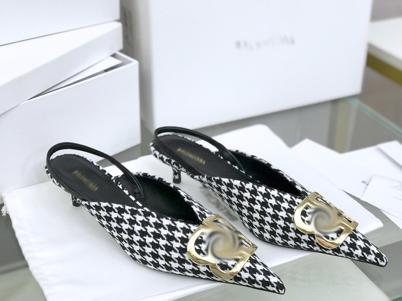 2021 Good Quality Fashion Women Luxurys Designers Shoes Designer Sandals Womens Luxury High Heels Sandal Dress Shoess With Box Size 35-41 -B510, Black
2021 Good Quality Fashion Women Luxurys Designers Shoes Designer Sandals Womens Luxury High Heels Sandal Dress Shoess With Box Size 35-41 -B510, Black