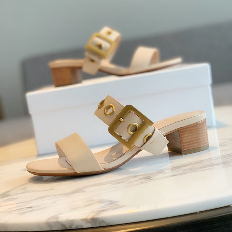 2021 fashion casual women's sandals luxury designer flat bottom summer simple atmosphere drag love style high quality wholesale 34-42
2021 fashion casual women's sandals luxury designer flat bottom summer simple atmosphere drag love style high quality wholesale 34-42