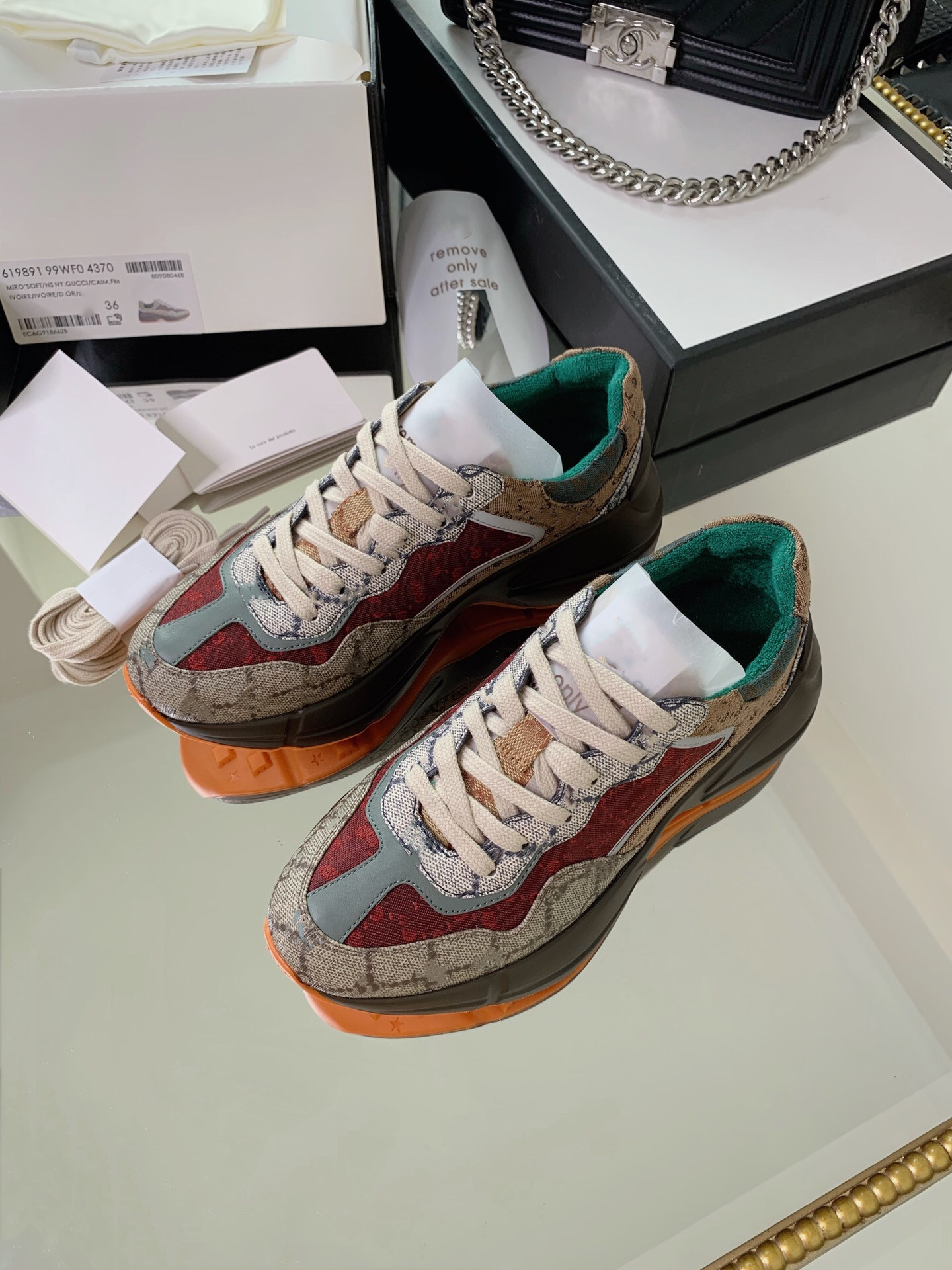 Flashtrek luxe Mens And Womens sneakers with Reflective fabric. 2021 SS collection Latest original cavans Shoes Matching Packing
Flashtrek luxe Mens And Womens sneakers with Reflective fabric. 2021 SS collection Latest original cavans Shoes Matching Packing