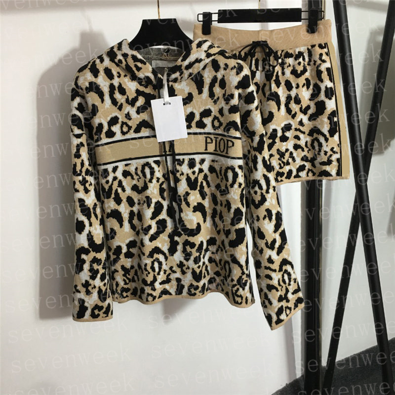 Womens Tracksuits Designer Letter Hoodie Shorts Two Piece Leopard Pattern Women Knitted Pullover Fashion Sports Suit Clothing, Gray
Womens Tracksuits Designer Letter Hoodie Shorts Two Piece Leopard Pattern Women Knitted Pullover Fashion Sports Suit Clothing, Gray