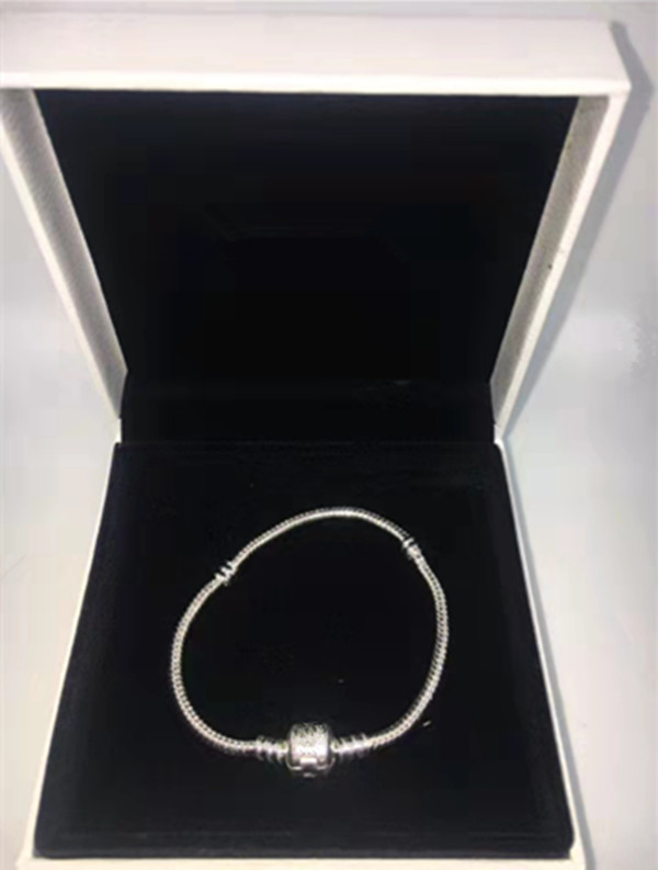 1 piece 925 sterling silver beaded strands bracelet ladies snake chain charm beads suitable fit pandora beads gifts with box
1 piece 925 sterling silver beaded strands bracelet ladies snake chain charm beads suitable fit pandora beads gifts with box