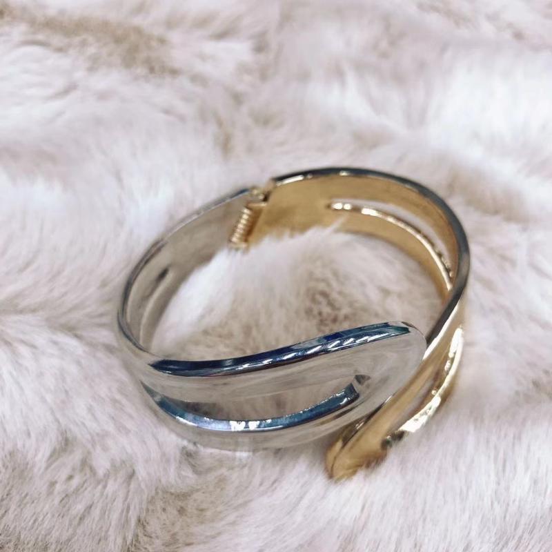 Bangle 2021 Fashion Bijoux Gold Color Punk Hip Hop Bangles Upper Arm Bracelet For Women Costume Statement Jewelry Accessories
Bangle 2021 Fashion Bijoux Gold Color Punk Hip Hop Bangles Upper Arm Bracelet For Women Costume Statement Jewelry Accessories