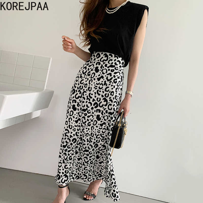 Korejpaa Women Sets Summer Temperament All-Match Round Neck Loose Vest Knit Sweater High Waist Leopard Print A-Line Skirt 210526, Black top
Korejpaa Women Sets Summer Temperament All-Match Round Neck Loose Vest Knit Sweater High Waist Leopard Print A-Line Skirt 210526, Black top