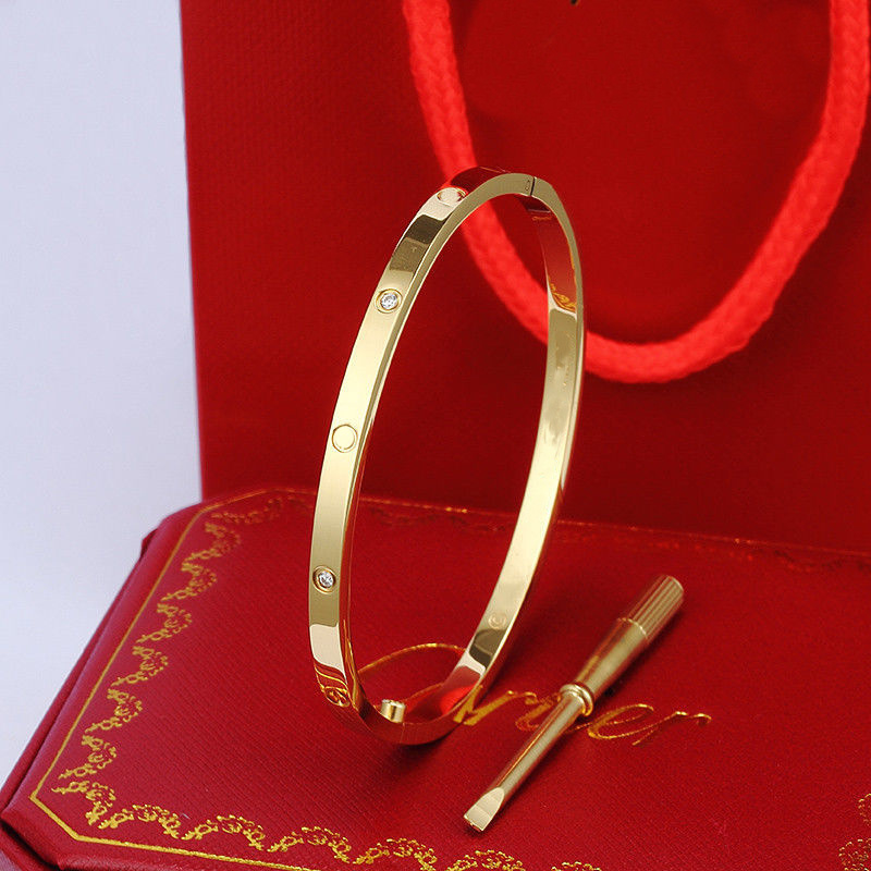 With box carti Ladies love rings Pendant Necklaces Screw Bracelet Van Party Wedding Couple Gift Love Bracelet Fashion Luxury Cleef Designer, Black
With box carti Ladies love rings Pendant Necklaces Screw Bracelet Van Party Wedding Couple Gift Love Bracelet Fashion Luxury Cleef Designer, Black