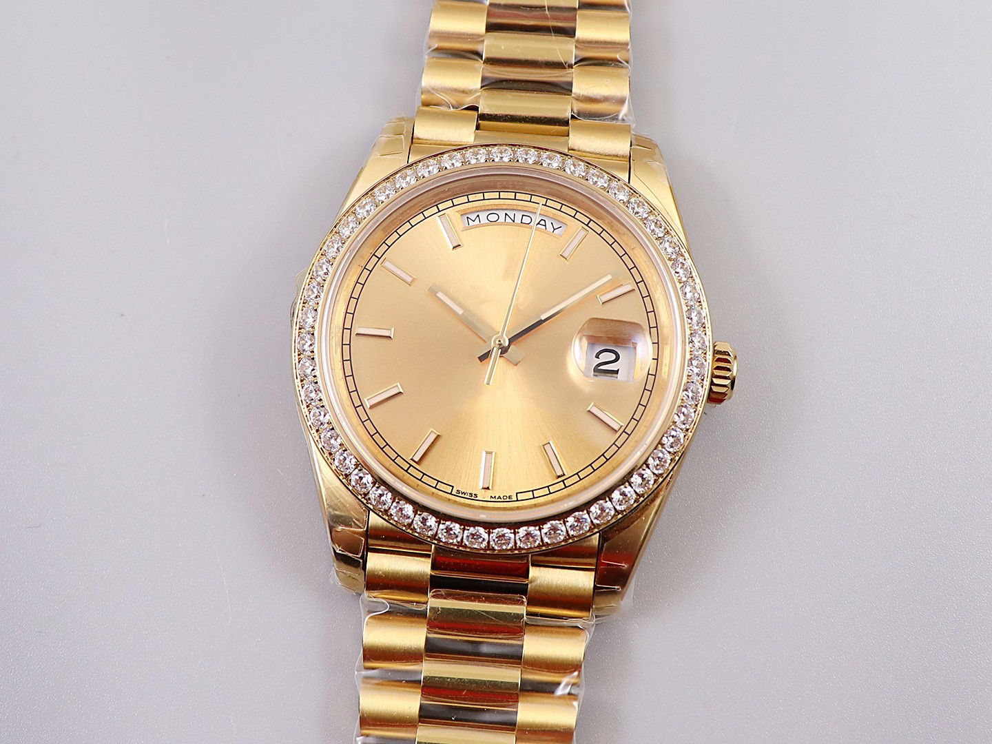 Mens Watches EW 3255 Automatic chain movement 18CT gold dial set with diamond size 40mmX12mm week calendar quick switch luxury watch, 03
Mens Watches EW 3255 Automatic chain movement 18CT gold dial set with diamond size 40mmX12mm week calendar quick switch luxury watch, 03