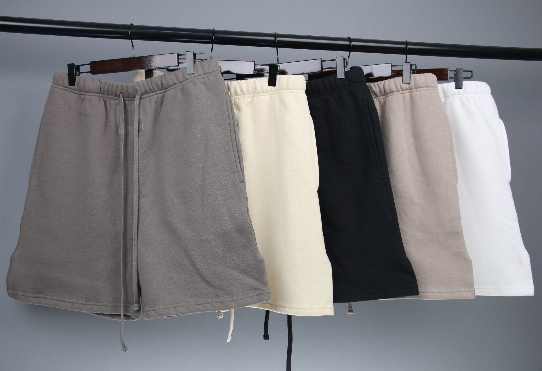 2021 essenti Men Designer luxury high quality summer women men pants Letter reflective shorts Jogger suits printing cotton sportswear male clothing #582, White
2021 essenti Men Designer luxury high quality summer women men pants Letter reflective shorts Jogger suits printing cotton sportswear male clothing #582, White