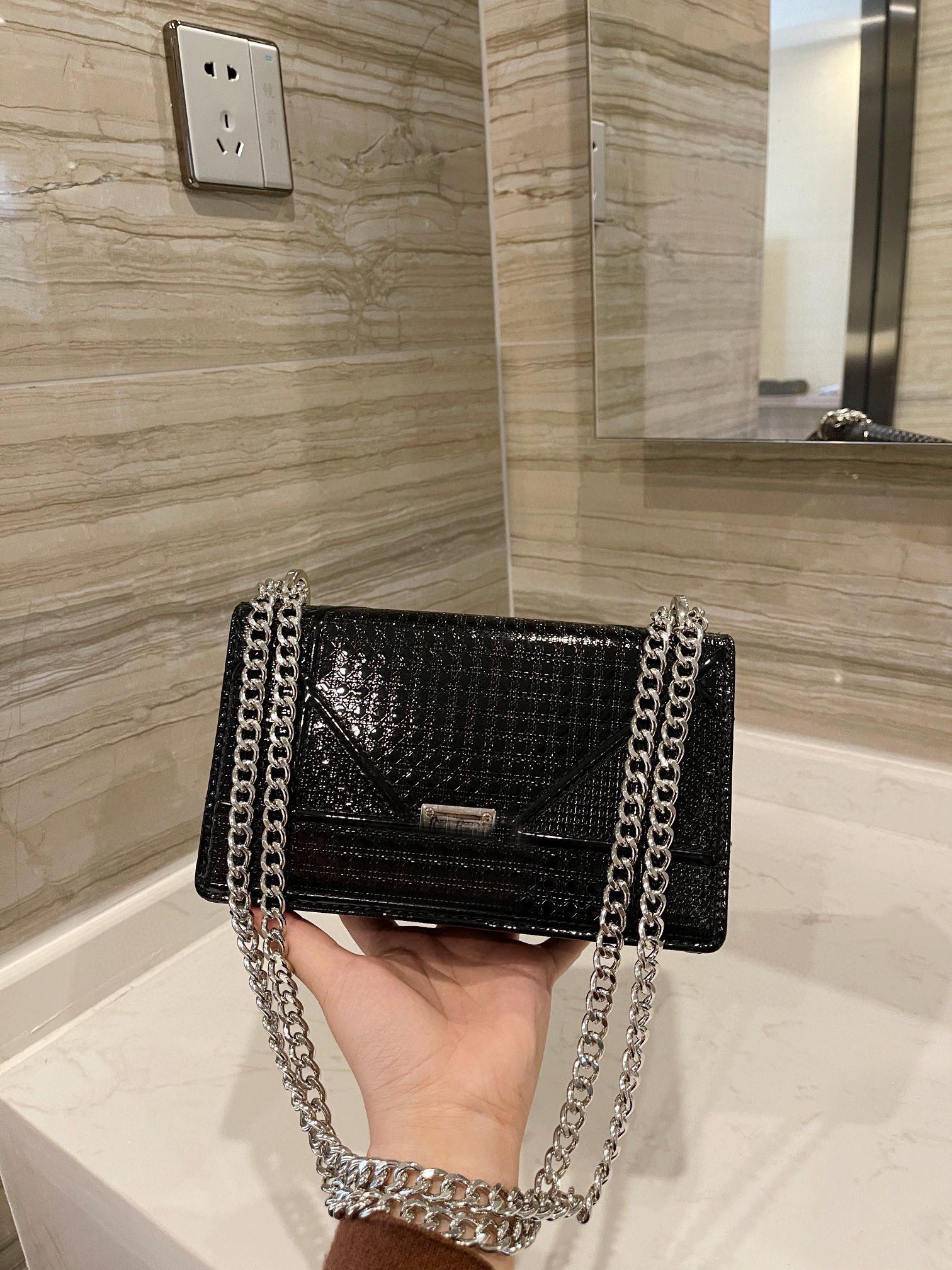 Top Quality Fashion Shoulder Bags Women Chain Crossbody Handbags Lady Leather Handbag Purses Wallet Purse Female Messenger Bag with box
Top Quality Fashion Shoulder Bags Women Chain Crossbody Handbags Lady Leather Handbag Purses Wallet Purse Female Messenger Bag with box