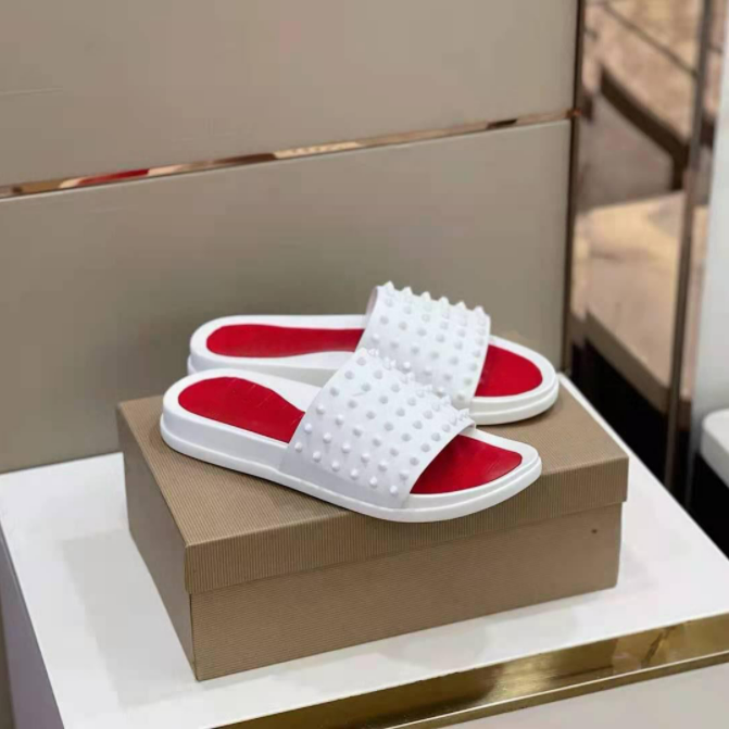 Designer Red sole Studded Slippers Studs Rivet Suede Sandals Mens Printed Slides Flat Shoes Summer red bottom Outdoor Flip Flop Laser Stripe
Designer Red sole Studded Slippers Studs Rivet Suede Sandals Mens Printed Slides Flat Shoes Summer red bottom Outdoor Flip Flop Laser Stripe