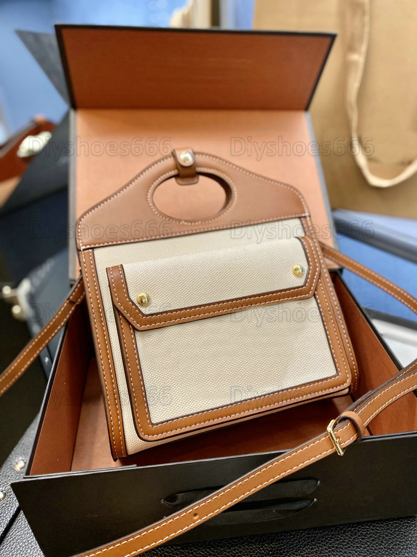 Mini Two Tone Canvas Leather Pocket Bag Italy Designers Denim Handbag Boutique Ladies Crossbody Classic Women Shoulder Handbags Clutch Carry
Mini Two Tone Canvas Leather Pocket Bag Italy Designers Denim Handbag Boutique Ladies Crossbody Classic Women Shoulder Handbags Clutch Carry