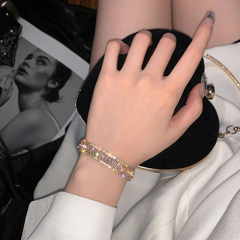 Square White Cubic Zirconia Bangle Adjustable Bracelet Fashion 18K Gold Plated Jewelry for Women
Square White Cubic Zirconia Bangle Adjustable Bracelet Fashion 18K Gold Plated Jewelry for Women