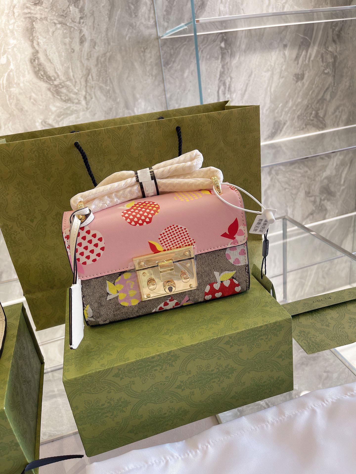 2021 famous brand new printing series chain female bag fashion one-shoulder messenger bags boutique small square bag
2021 famous brand new printing series chain female bag fashion one-shoulder messenger bags boutique small square bag