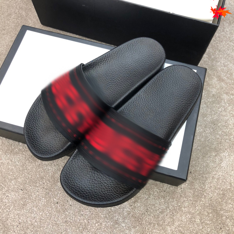2021 Designer luxurys slippers men sandals fashion beach shoes flip flops flat non-slip classical hole slipper with box size 39-45 -G183, Black
2021 Designer luxurys slippers men sandals fashion beach shoes flip flops flat non-slip classical hole slipper with box size 39-45 -G183, Black
