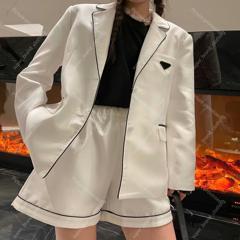brand fashion Tow Piece Sets triangle classic black and contrast color bonded foreign style loose wide leg shorts two-piece female suit, This item cannot be purchased
brand fashion Tow Piece Sets triangle classic black and contrast color bonded foreign style loose wide leg shorts two-piece female suit, This item cannot be purchased