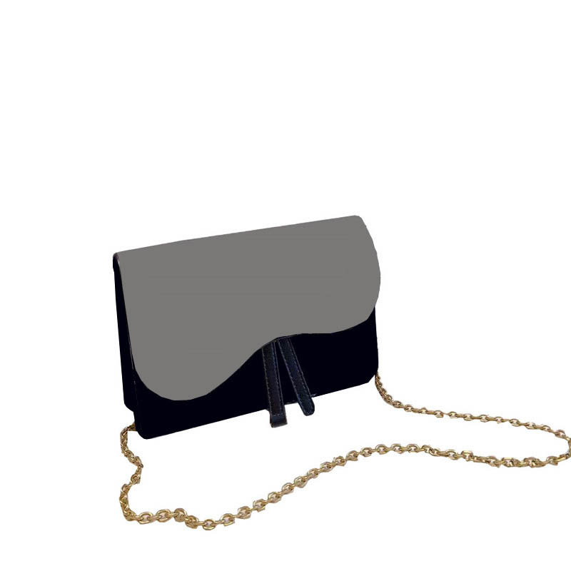 Shoulder bag Latest trend style saddle clutch Asymmetrical flap Letter D decoration Detachable metal one-shoulder strap Unique ladies camera
Shoulder bag Latest trend style saddle clutch Asymmetrical flap Letter D decoration Detachable metal one-shoulder strap Unique ladies camera