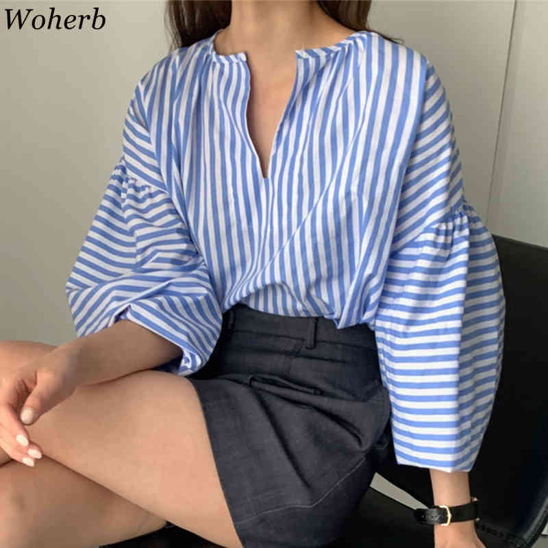 Oversized Lantern Sleeve Blouse Women Korean Chic Fashion Loose Casual V-neck Blusas All Match Shirts 210519
