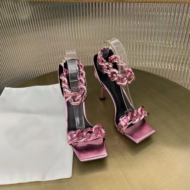 summer high end fashion designer women's chain sandals white and Black Genuine Leather Slippers interior shoes 35-42, Box
summer high end fashion designer women's chain sandals white and Black Genuine Leather Slippers interior shoes 35-42, Box