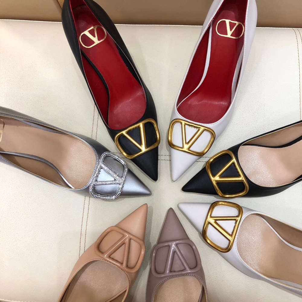 2021 original design new metal V buckle black high heels dress shoes essential for dinner party, Black gold button 10cm (red pad)
2021 original design new metal V buckle black high heels dress shoes essential for dinner party, Black gold button 10cm (red pad)