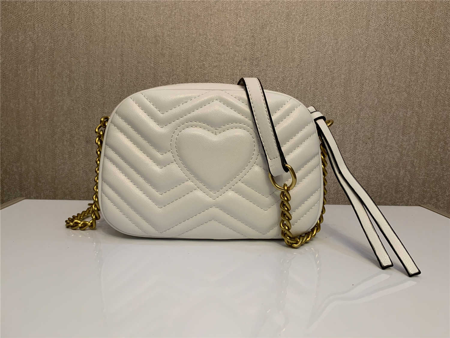 CLASSIC FLOWER High Quality Women Handbags Gold Chain Crossbody Soho Bag Disco Most popular handbags feminina small bags wallet 21CM
CLASSIC FLOWER High Quality Women Handbags Gold Chain Crossbody Soho Bag Disco Most popular handbags feminina small bags wallet 21CM