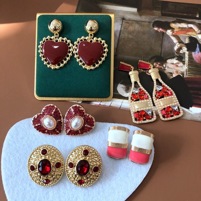 Stud Retro Classic Chinese Red Series Earrings Enamel Ruby Drill Love Pearl, Golden;silver
Stud Retro Classic Chinese Red Series Earrings Enamel Ruby Drill Love Pearl, Golden;silver