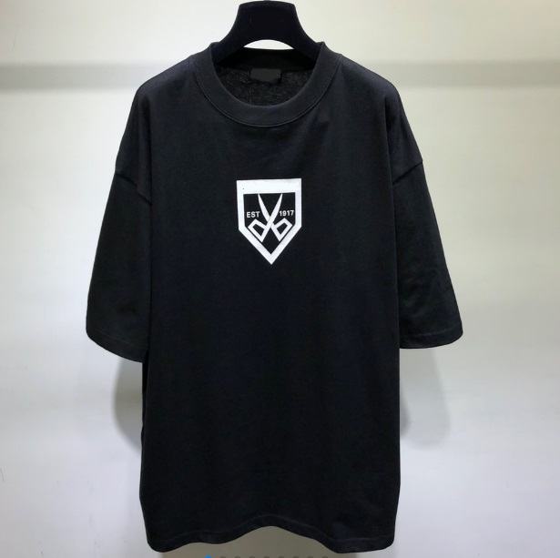 2021 Summer Short sleeve Tee Men Women High Street Fashion print scissors logo T-Shirt Summer Breathable Tshirts, White
2021 Summer Short sleeve Tee Men Women High Street Fashion print scissors logo T-Shirt Summer Breathable Tshirts, White