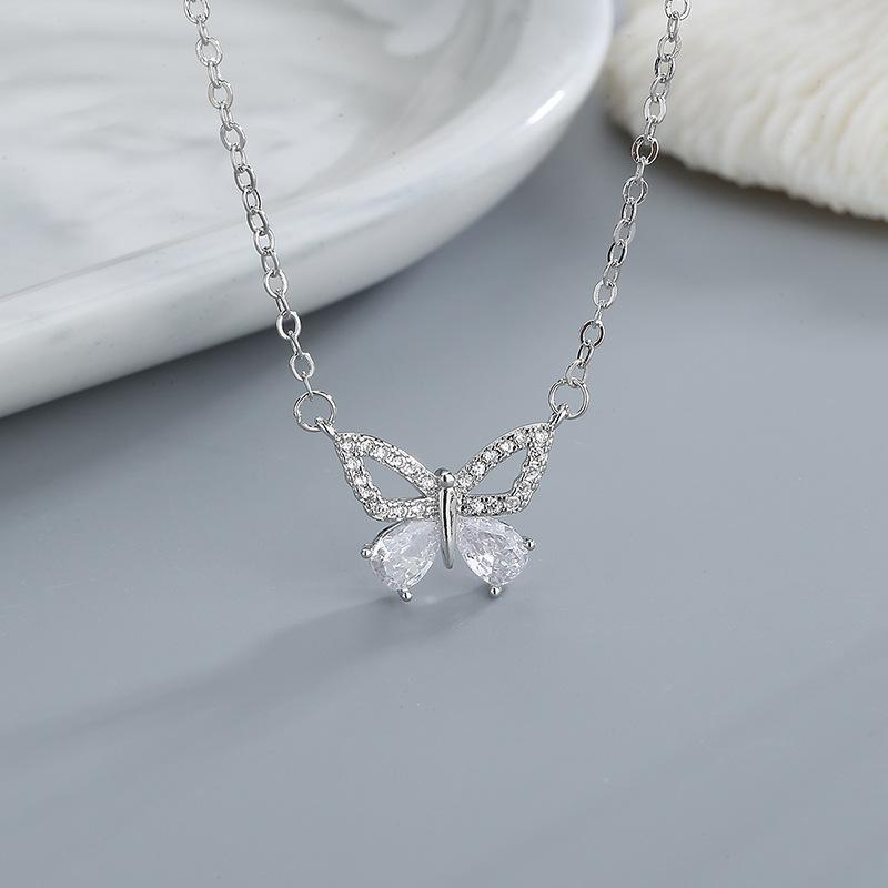 Chains VOQ 925 Sterling Silver Fashion Zircon Butterfly Pendant Necklace Women's Romantic Engagement Accessories Gift
Chains VOQ 925 Sterling Silver Fashion Zircon Butterfly Pendant Necklace Women's Romantic Engagement Accessories Gift