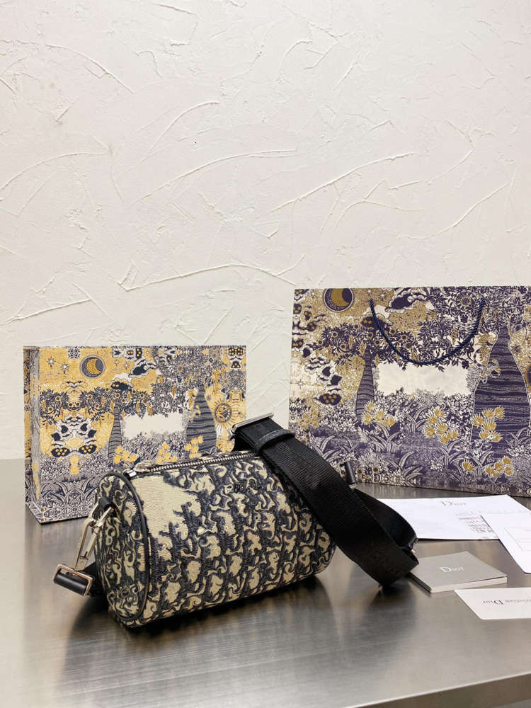 Luxury designer pattern shoulder bag Classic technical fabric heavyweight super light medium 20*12 small bucket bag
Luxury designer pattern shoulder bag Classic technical fabric heavyweight super light medium 20*12 small bucket bag