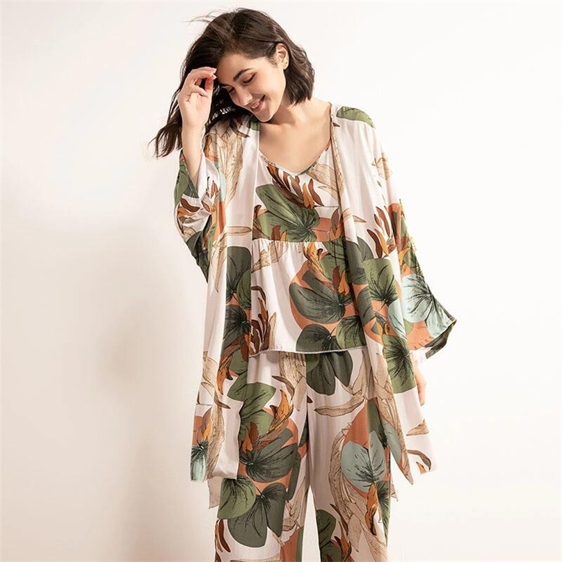 SPRING & FALL Ladies Pajamas Set Cartoon Banana Leaves Printed Women Comfort Loose Homewear Large Size Femme Sleepwaear 211118