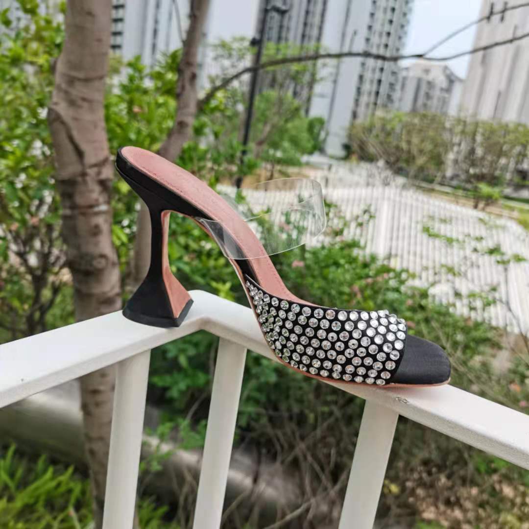 Fashion Sandals Amina Muaddi Paloma Slipper Black Suede White Crystals Pvc Straps Shoes
Fashion Sandals Amina Muaddi Paloma Slipper Black Suede White Crystals Pvc Straps Shoes