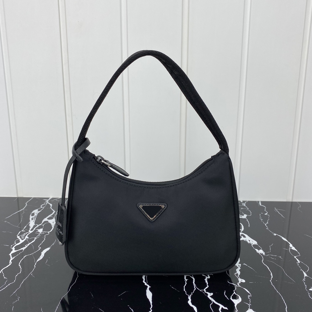High Quality Hobo Underarm Shoulder Bags Fashion Parachute fabric Nylon Handbags tote Luxury Designer Moon shaped Middle Evening Bag Women's Crossbody Handbag 22cm, Extra payment
High Quality Hobo Underarm Shoulder Bags Fashion Parachute fabric Nylon Handbags tote Luxury Designer Moon shaped Middle Evening Bag Women's Crossbody Handbag 22cm, Extra payment