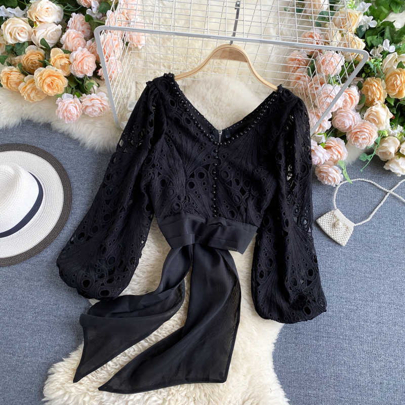 Court Women Hollowed-out Lace Long Sleeve High Waist Short Tops Lady Fashion Elegant Bead Shirt Korean Clothing Blouse P518 210527