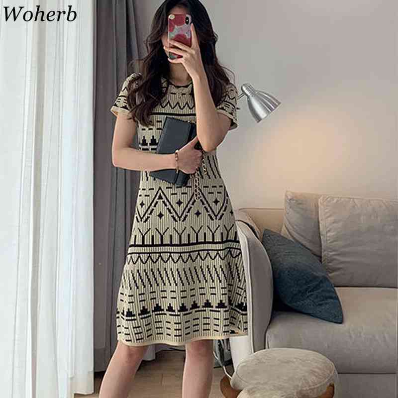 Vintage Jacquard Knitted Vestidos Crew Neck Short Sleeve Sexy Bodycon Korean Summer Dresses Mini Stretch Woman Dress 210519