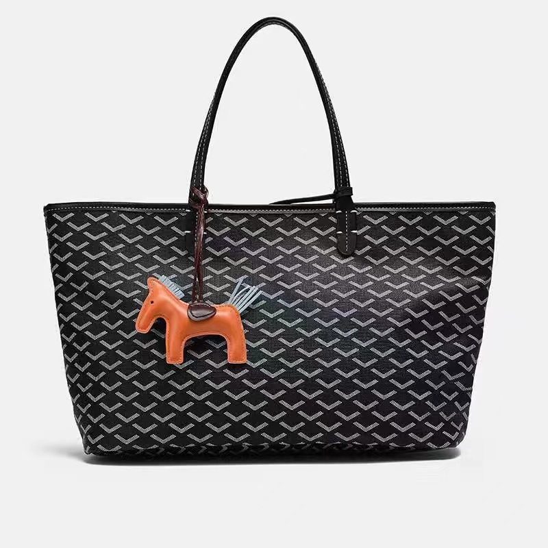Tote bag New season Fashion women's Handbag Shopping bags is made of lacquer leather has two sizes many styles light and popular. It is suitable for all occasions
Tote bag New season Fashion women's Handbag Shopping bags is made of lacquer leather has two sizes many styles light and popular. It is suitable for all occasions