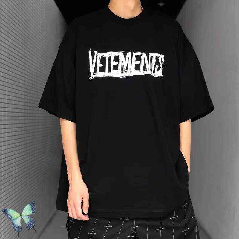 VETEMENTS World Tour T-shirt Graffiti Letters Men Women T Shirt AA220302, 4826heihong
VETEMENTS World Tour T-shirt Graffiti Letters Men Women T Shirt AA220302, 4826heihong