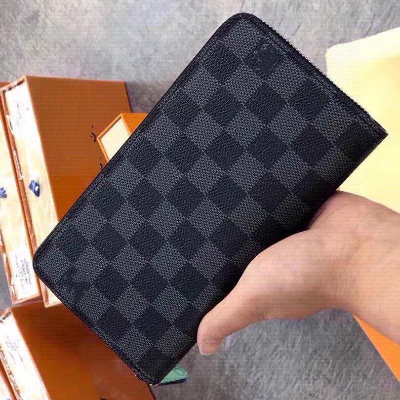 LVLOUISVITTON VUTTON bag Wallet, Handbag real leather goods long clip, black grid, old flower, hardware zipper, classic chess grid, Red;black
LVLOUISVITTON VUTTON bag Wallet, Handbag real leather goods long clip, black grid, old flower, hardware zipper, classic chess grid, Red;black