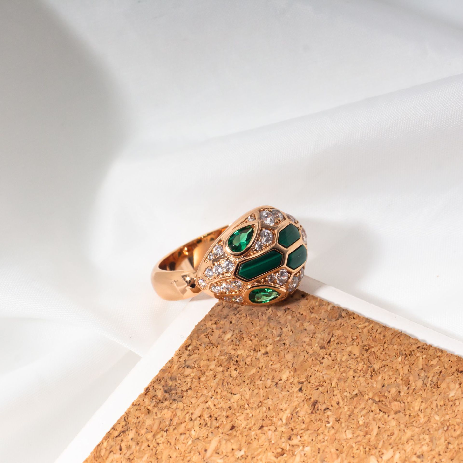 Personalized fashion color inlaid with diamond Green Malachite white snake head green eye female index finger ring gift for
Personalized fashion color inlaid with diamond Green Malachite white snake head green eye female index finger ring gift for