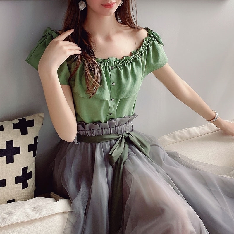 Dabuwawa Sweet Off Shoulder Chiffon Blouse Women Sexy Solid Ruffle Slash Neck Button Front Short Shirts Female DT1BCF002 210520