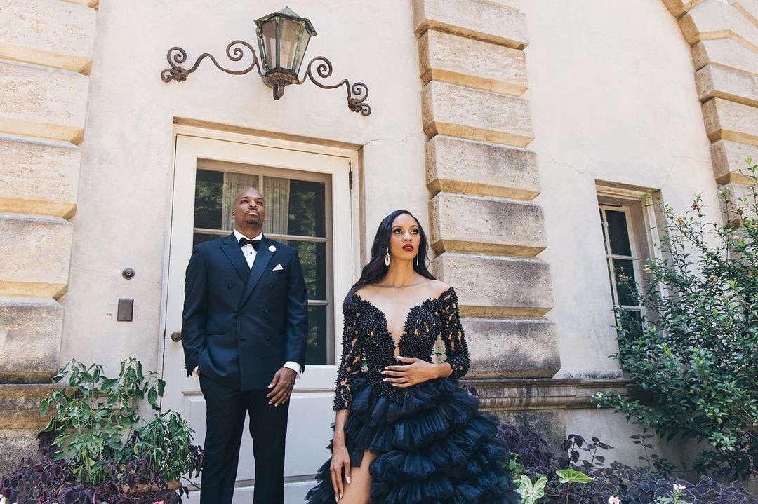 Black Long Sleeves Wedding Dresses Beaded Tiered Bridal Gowns Neckline Deep V Neck A Line Side Split Sweep Train Tulle robe de mariée