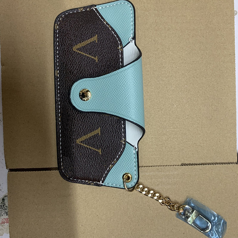 Designer Glasses Case Bag Letter V Men Women Portable Pressure Proof Sunglasses Storage Protective Glasses Clip Sunglasses Bag acelet
Designer Glasses Case Bag Letter V Men Women Portable Pressure Proof Sunglasses Storage Protective Glasses Clip Sunglasses Bag acelet