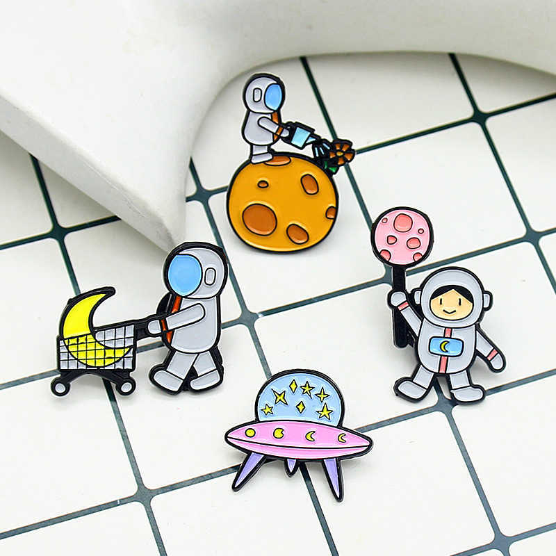 Spaceman's daily shopping flower planting spaceship cartoon cute spaceman brooch jewelry 
Spaceman's daily shopping flower planting spaceship cartoon cute spaceman brooch jewelry