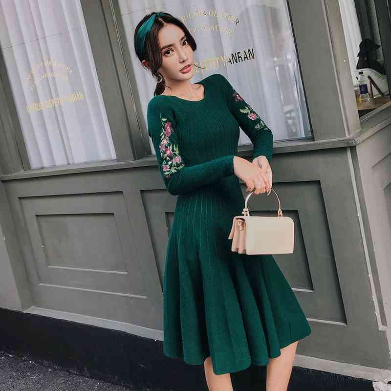 Comelsexy Fashion Autumn And Winter Sweater Dresses High Quality Embroidered Flowers Long Sleeve Warm Dress Vestidoes 210515