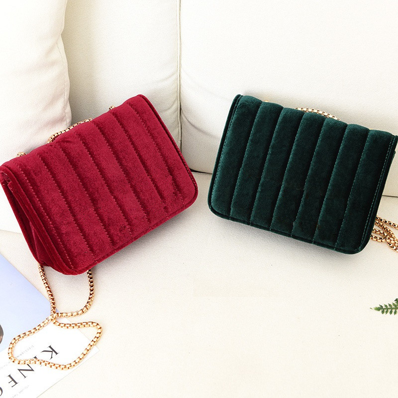 Luxurys Letter Shoulder Bags Velet Handbag Women Girls Designer Pochette Crossbody Messager Bag Totes Outdoor Travel Purse Handbags, 5 colors to choose;remark clear
Luxurys Letter Shoulder Bags Velet Handbag Women Girls Designer Pochette Crossbody Messager Bag Totes Outdoor Travel Purse Handbags, 5 colors to choose;remark clear