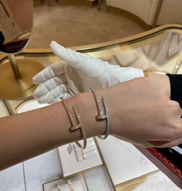 bracelet bangle Jewelry watches nail couples Full of diamonds rings, necklaces and earrings classic matching gifts, Black
bracelet bangle Jewelry watches nail couples Full of diamonds rings, necklaces and earrings classic matching gifts, Black
