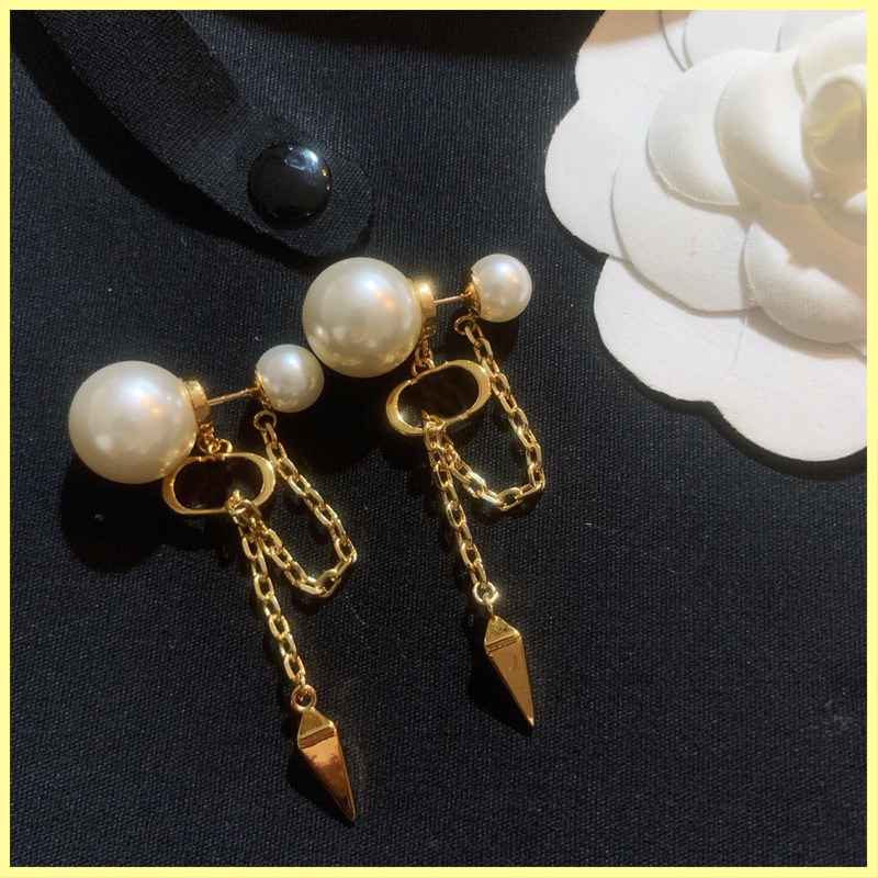 Women Pearl Earrings 925 Silver Fashion Letter Gold Ear Stud Designer Tassels Earring Wedding Gift Engagement Jewelry For Bride With Box, Golden;silver
Women Pearl Earrings 925 Silver Fashion Letter Gold Ear Stud Designer Tassels Earring Wedding Gift Engagement Jewelry For Bride With Box, Golden;silver