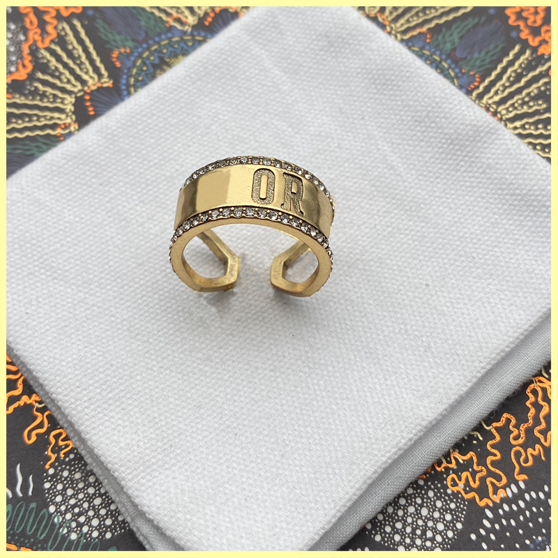 Women Luxurys Designer Rings Diamond D Ring With Box Engagements For Womens Ring Designers Jewelry Mens Gold Ring Ornaments 21102902R
Women Luxurys Designer Rings Diamond D Ring With Box Engagements For Womens Ring Designers Jewelry Mens Gold Ring Ornaments 21102902R