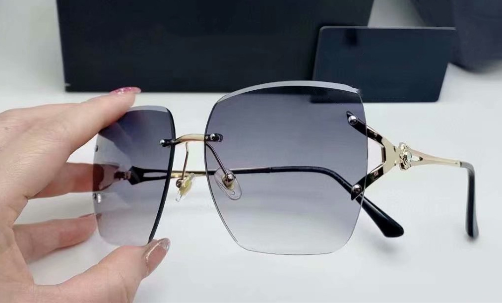 2021 High Quality Luxury Womans Sunglasses Fashion Mens Sun glasses UV Protection men Designer eyeglass Gradient Metal hinge women spectacles with cases boxs 042