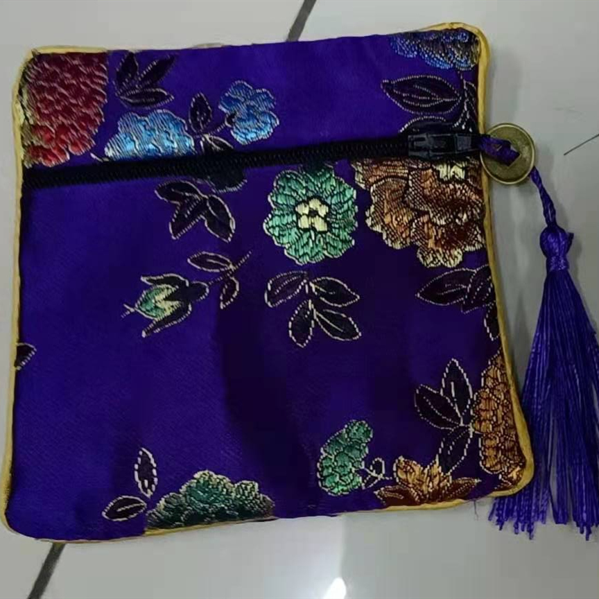 50pcs Peony Flower Small Silk Satin Jewelry Bag Gift Packaging Case Chinese Tassel Zipper Bracelet Necklace Pouch Women Coin Purses
50pcs Peony Flower Small Silk Satin Jewelry Bag Gift Packaging Case Chinese Tassel Zipper Bracelet Necklace Pouch Women Coin Purses