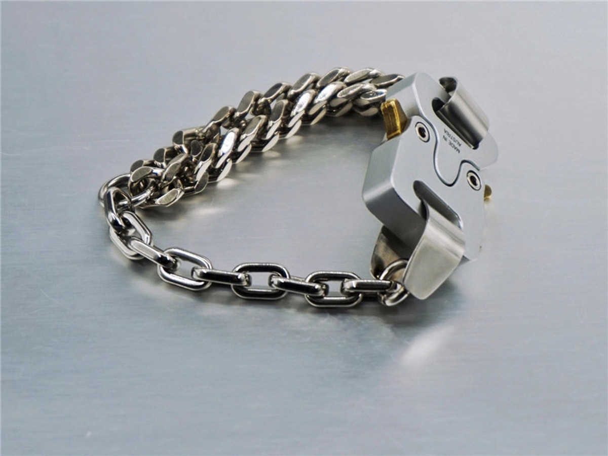1:1 High Quality Alyx Bracelet Men Women Mixed Link Chain Metal 1017 Alyx 9sm Bracelets Fine Steel Colorfast Q0717
1:1 High Quality Alyx Bracelet Men Women Mixed Link Chain Metal 1017 Alyx 9sm Bracelets Fine Steel Colorfast Q0717