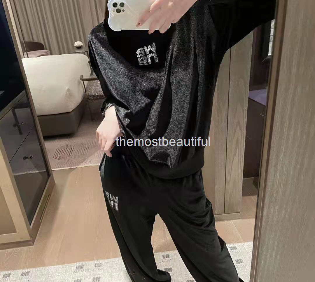 Two Piece Dress Aw King spring and autumn high temperature drill inlaid diamond letter thin velvet Pullover suit casual pants, Black
Two Piece Dress Aw King spring and autumn high temperature drill inlaid diamond letter thin velvet Pullover suit casual pants, Black