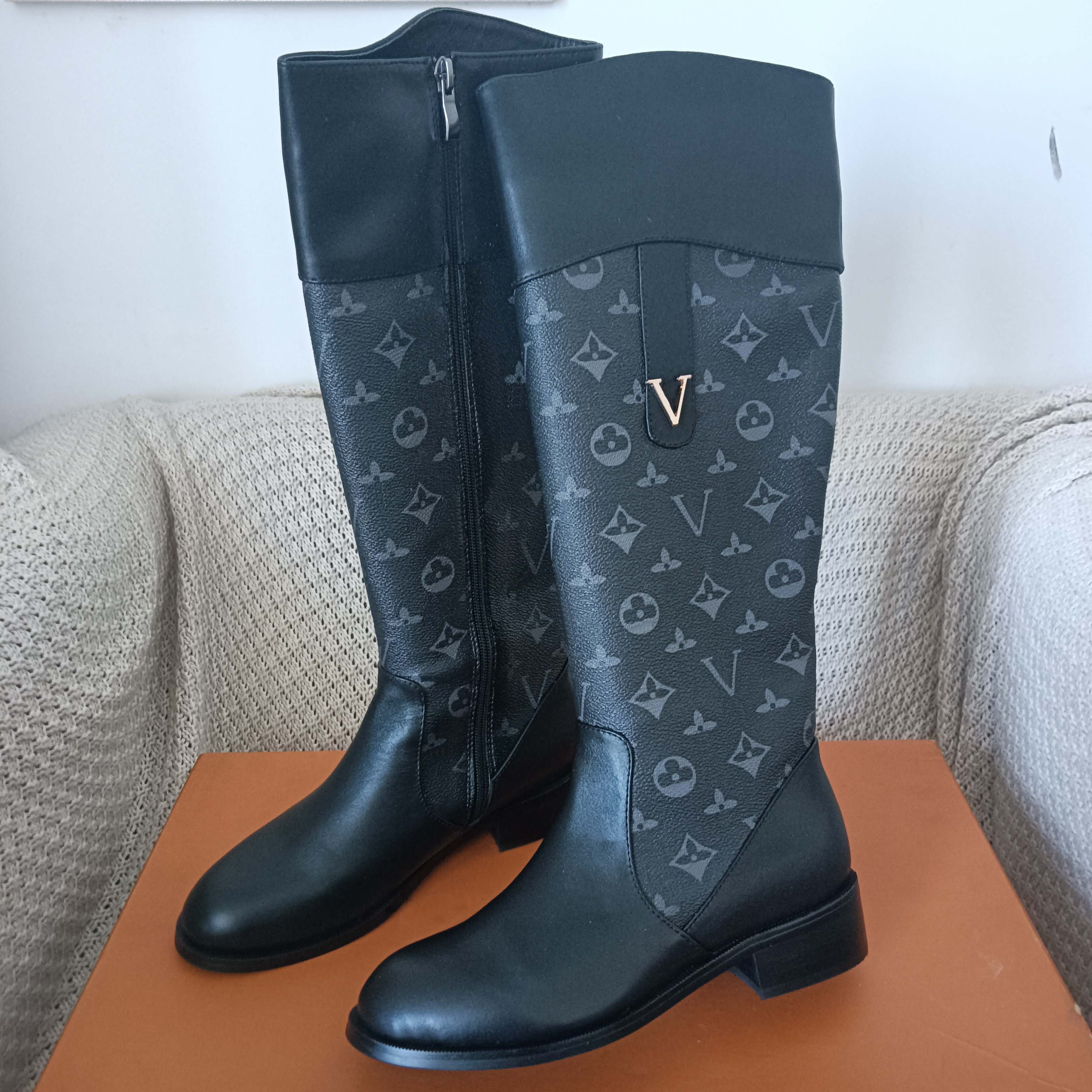 Quality fashion leather star women Designer boots martin short autumn winter ankle Exquisite woman shoes cowboy booties bagshoe1978 024, Black
Quality fashion leather star women Designer boots martin short autumn winter ankle Exquisite woman shoes cowboy booties bagshoe1978 024, Black